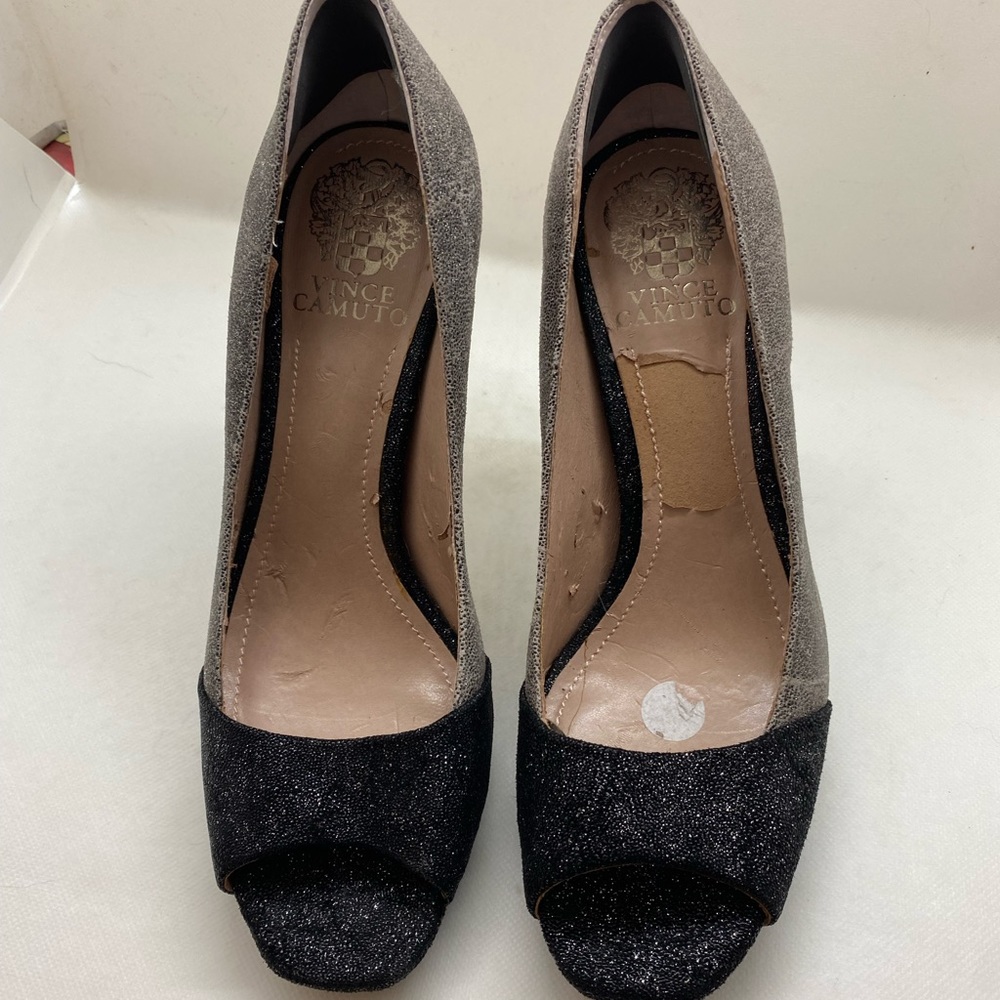 Vince Camuto size 7 gently used Party Pumps!